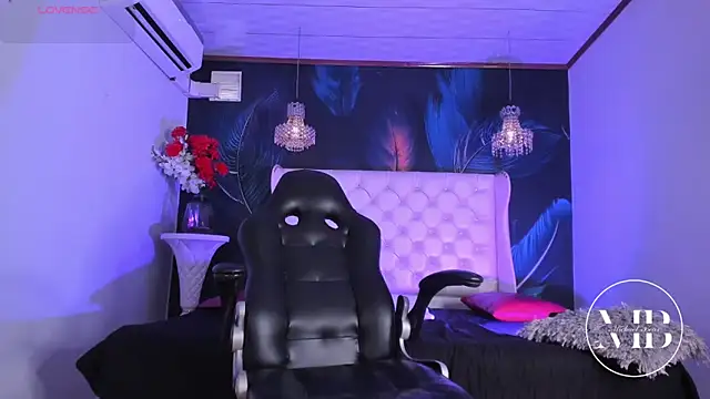 Snapshot of MichaelBear_ chatting on February 16, 2026, 5:44 pm MichaelBear online show from February 16, 2026, 5:44 pm