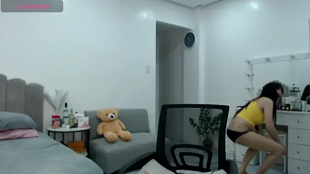 LoveMarieFoxxx online show from October 20, 2025, 2:39 pm