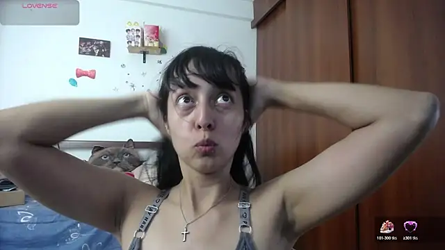 Snapshot of Moon_lunita chatting on November 13, 2025, 4:00 pm Moon lunita online show from November 13, 2025, 4:00 pm