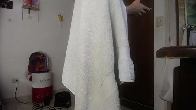 Snapshot of Moon_lunita chatting on July 16, 2026, 9:45 pm Moon lunita online show from July 16, 2026, 9:45 pm
