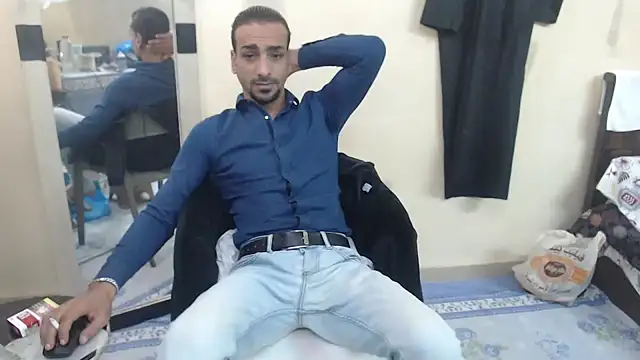 Snapshot of highguy chatting on December 4, 2024, 8:17 am highguy online show from December 4, 2024, 8:17 am
