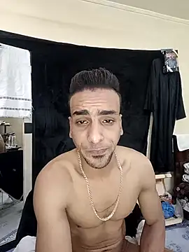 Snapshot of highguy chatting on February 25, 2025, 11:37 pm highguy online show from February 25, 2025, 11:37 pm