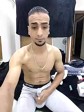 Snapshot of highguy chatting on September 25, 2025, 3:34 am highguy online show from September 25, 2025, 3:34 am