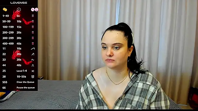 Snapshot of AlanaBrox chatting on March 3, 2026, 10:33 am AlanaBrox online show from March 3, 2026, 10:33 am