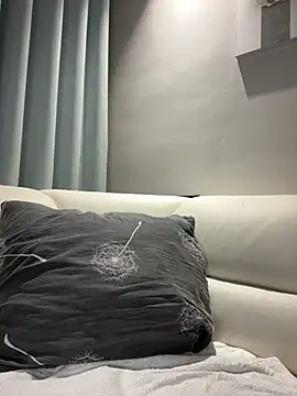 DoriDeluxe66 online show from February 26, 2025, 6:37 pm