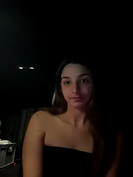 DoriDeluxe66 online show from October 6, 2025, 9:26 pm