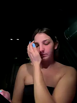 DoriDeluxe66 online show from October 17, 2025, 10:44 pm