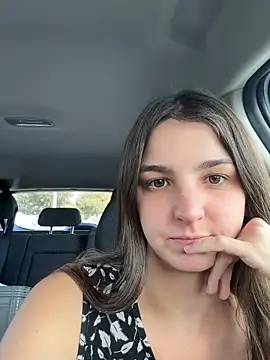 DoriDeluxe66 online show from November 2, 2025, 12:32 pm