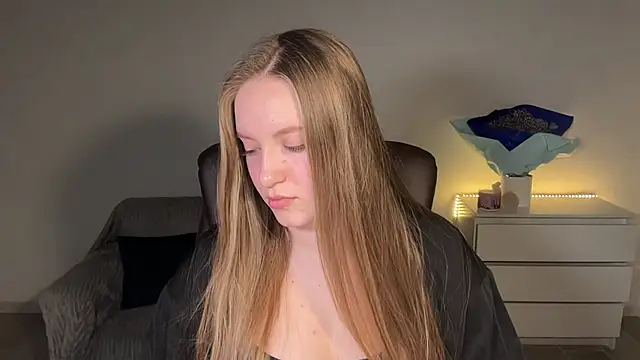 Snapshot of EvaMaddison chatting on April 26, 2026, 7:33 pm EvaMaddison online show from April 26, 2026, 7:33 pm