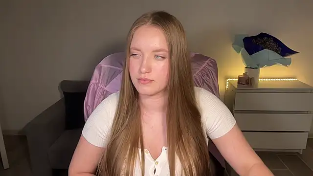 EvaMaddison online show from July 15, 2026, 8:38 pm