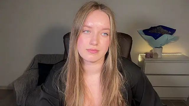 Snapshot of EvaMaddison chatting on May 12, 2026, 7:09 pm EvaMaddison online show from May 12, 2026, 7:09 pm