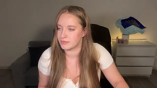 EvaMaddison online show from July 29, 2026, 11:04 pm