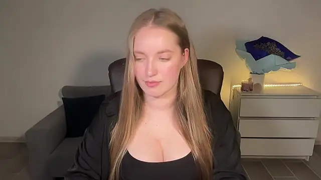 EvaMaddison online show from June 29, 2026, 9:03 pm