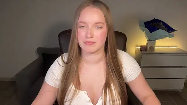 EvaMaddison online show from June 23, 2026, 8:07 pm