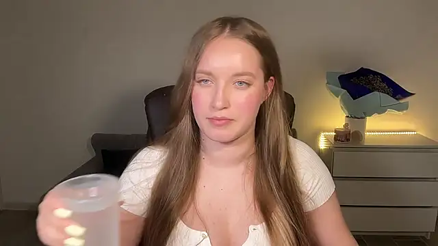 EvaMaddison online show from June 26, 2026, 8:58 pm
