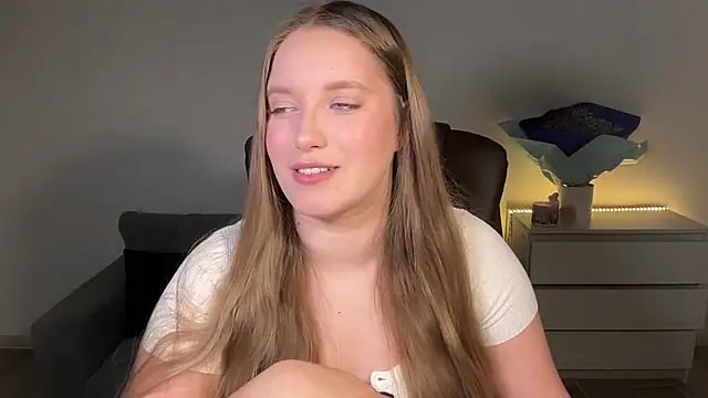Snapshot of EvaMaddison chatting on June 4, 2026, 7:51 pm EvaMaddison online show from June 4, 2026, 7:51 pm