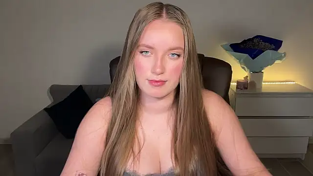 EvaMaddison online show from June 13, 2026, 7:23 pm