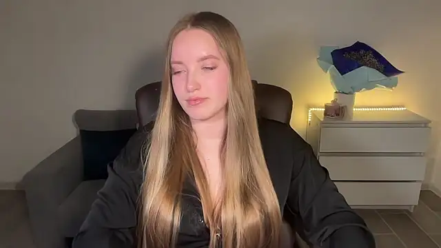 EvaMaddison online show from July 20, 2026, 10:56 pm