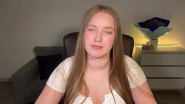 EvaMaddison online show from June 20, 2026, 8:58 pm