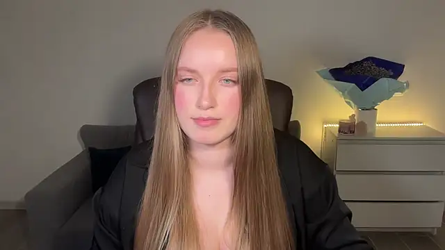 EvaMaddison online show from June 21, 2026, 9:09 pm