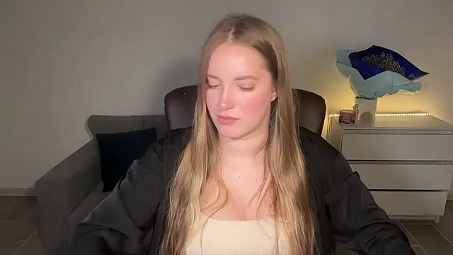 EvaMaddison online show from June 24, 2026, 7:44 pm