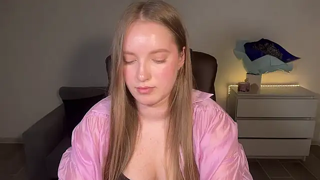 EvaMaddison online show from July 10, 2026, 6:30 pm