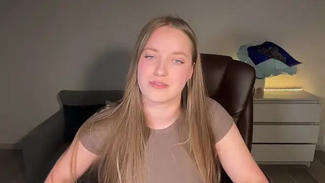 EvaMaddison online show from July 24, 2026, 9:22 pm