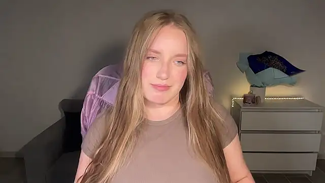 EvaMaddison online show from July 13, 2026, 9:03 pm