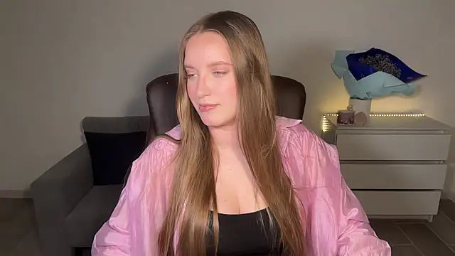 EvaMaddison online show from July 7, 2026, 9:40 pm