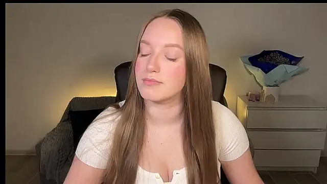 EvaMaddison online show from March 26, 2026, 5:44 pm