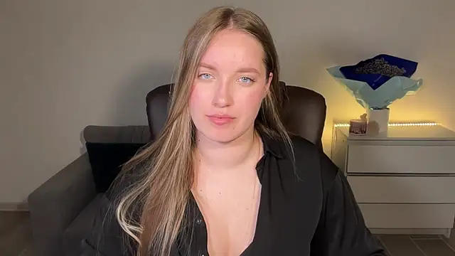 Snapshot of EvaMaddison chatting on June 11, 2026, 7:55 pm EvaMaddison online show from June 11, 2026, 7:55 pm