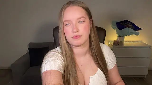 EvaMaddison online show from July 11, 2026, 9:26 pm