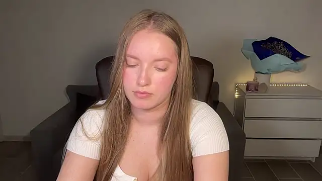 EvaMaddison online show from July 3, 2026, 8:59 pm