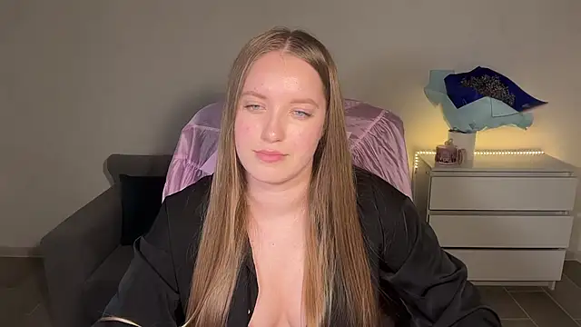EvaMaddison online show from July 16, 2026, 10:07 pm