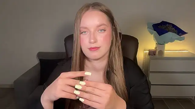 EvaMaddison online show from June 22, 2026, 8:50 pm