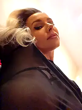 Snapshot of AureliaDoux chatting on February 25, 2026, 4:29 pm AureliaDoux online show from February 25, 2026, 4:29 pm