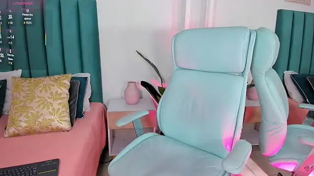 amy-thomson1 online show from December 3, 2025, 3:51 am