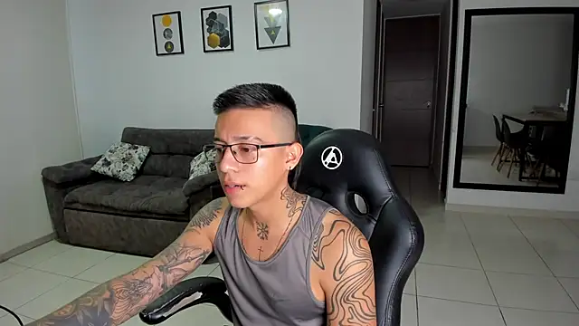 SIXXTOLOVE18 online show from September 9, 2025, 4:33 am