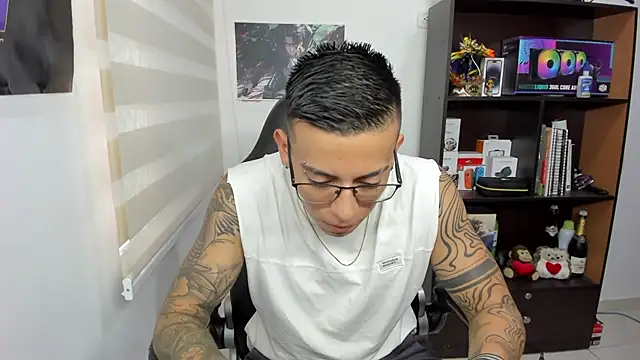 SIXXTOLOVE18 online show from March 4, 2025, 5:45 pm