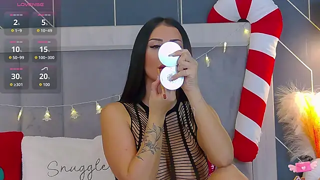 EmyLaveau online show from December 16, 2025, 6:50 am