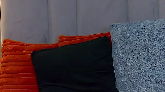 Snapshot of EmyLaveau chatting on March 2, 2026, 7:15 am EmyLaveau online show from March 2, 2026, 7:15 am