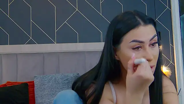 Snapshot of EmyLaveau chatting on March 2, 2026, 6:14 am EmyLaveau online show from March 2, 2026, 6:14 am