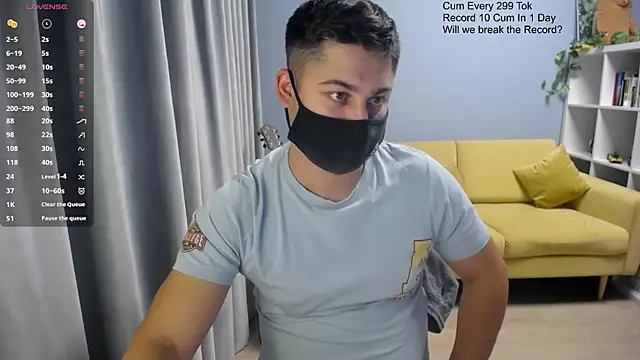 Snapshot of Tomguys chatting on November 17, 2025, 2:21 pm Tomguys online show from November 17, 2025, 2:21 pm