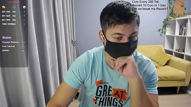 Snapshot of Tomguys chatting on December 1, 2025, 7:31 am Tomguys online show from December 1, 2025, 7:31 am