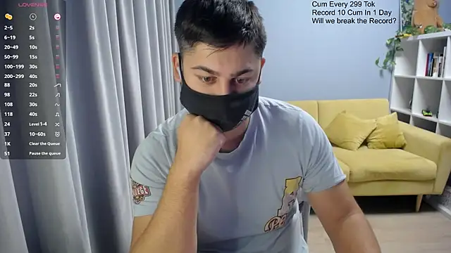 Snapshot of Tomguys chatting on November 21, 2025, 6:01 am Tomguys online show from November 21, 2025, 6:01 am