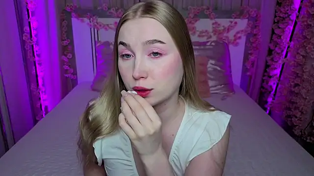Snapshot of LilyStarlight chatting on June 7, 2026, 3:45 am LilyStarlight online show from June 7, 2026, 3:45 am