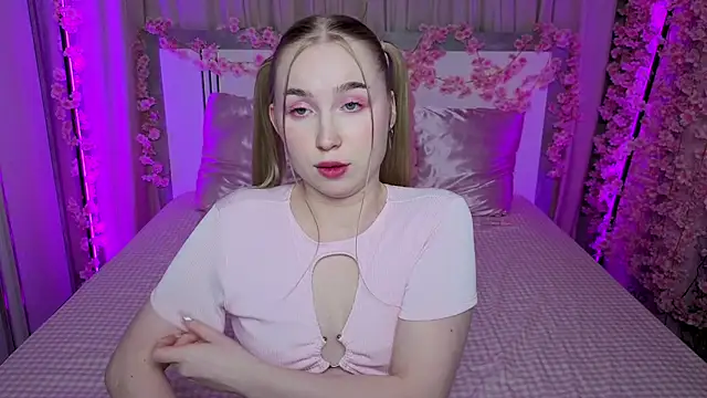 Snapshot of LilyStarlight chatting on June 5, 2026, 6:52 am LilyStarlight online show from June 5, 2026, 6:52 am