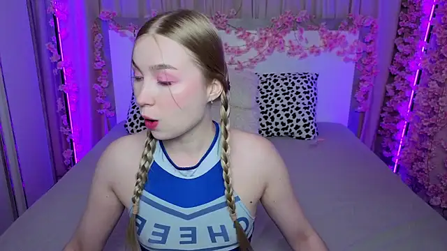 Snapshot of LilyStarlight chatting on May 25, 2026, 3:17 am LilyStarlight online show from May 25, 2026, 3:17 am