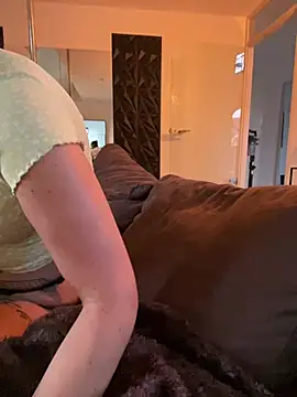 InkedBiitch online show from April 17, 2026, 6:33 pm