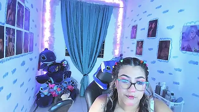 Snapshot of OnlyBluex chatting on September 9, 2025, 3:27 am OnlyBluex online show from September 9, 2025, 3:27 am